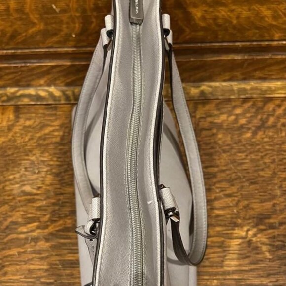 Michael Kors Saffiano Leather Tote in Excellent‎ Condition! - Picture 5 of 10